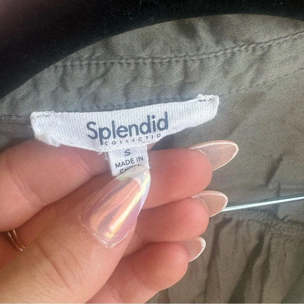 Button down - Picture 3 of 3